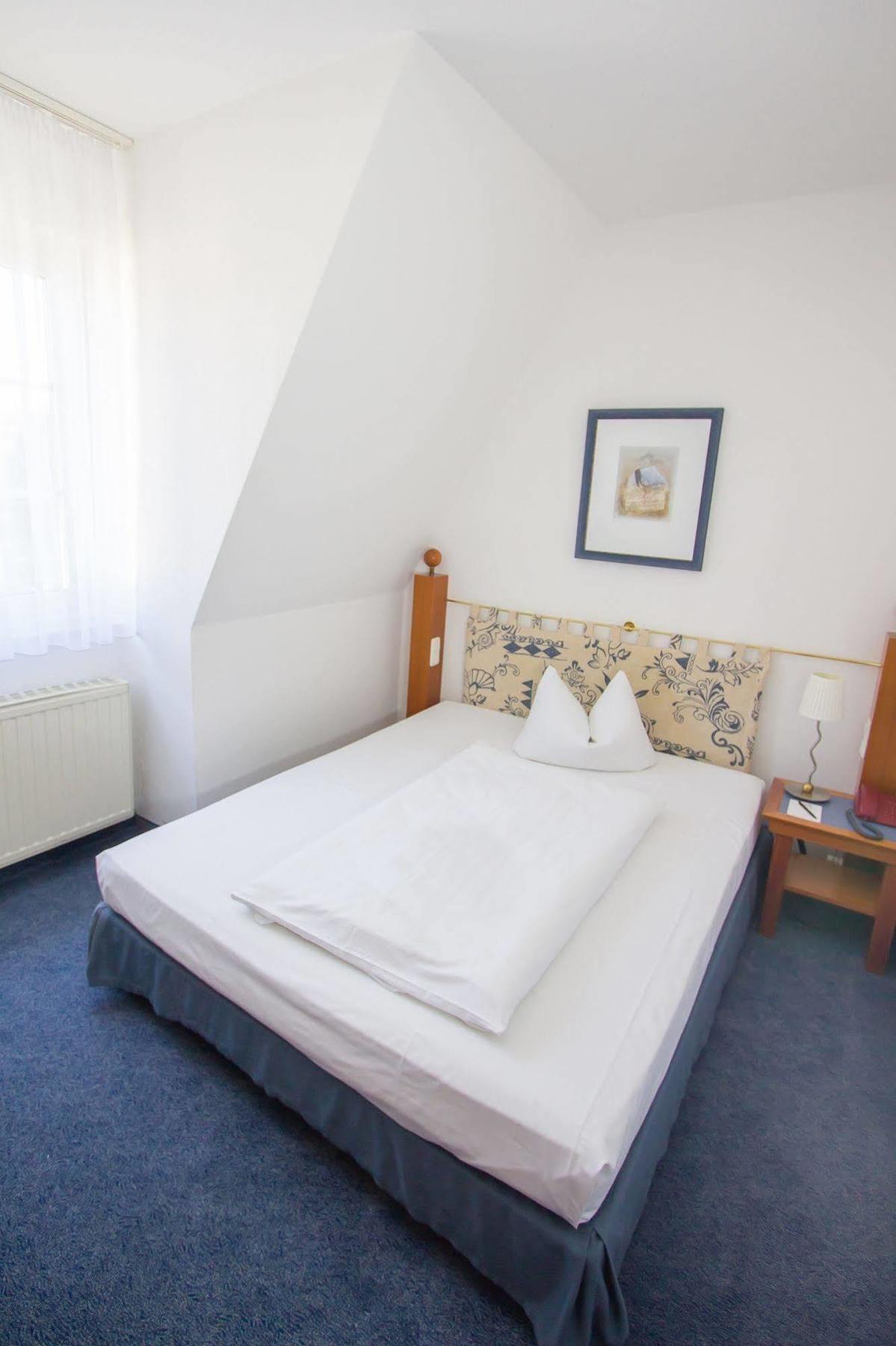 Hotel "Zur Muehle" Хойерсверда Экстерьер фото